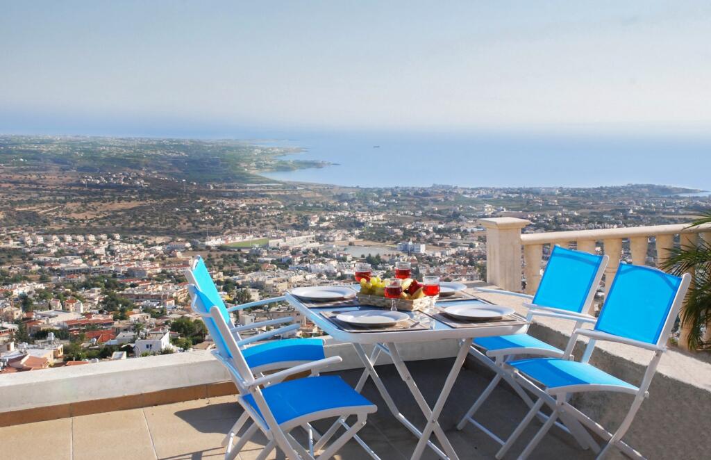 6 bedroom Villa in Peyia | ID 143 - 4