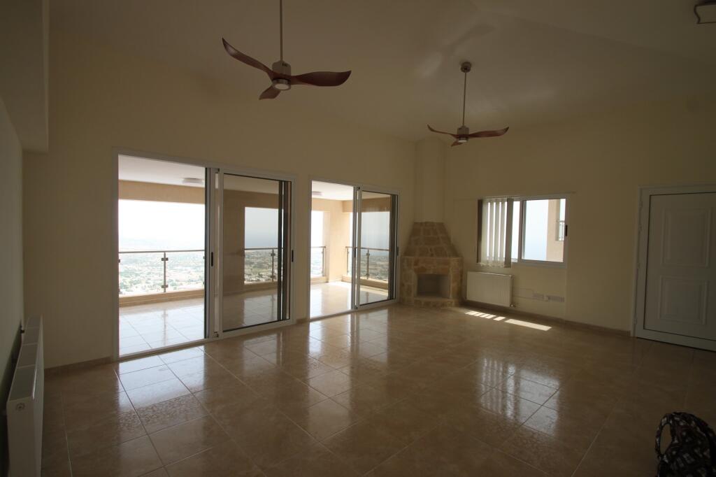 6 bedroom Villa in Peyia | ID 143 - 5